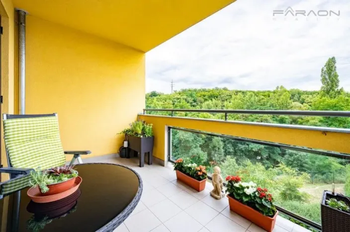 Pronájem bytu 2+kk, Praha - Hloubětín, Nademlejnská, 50 m2