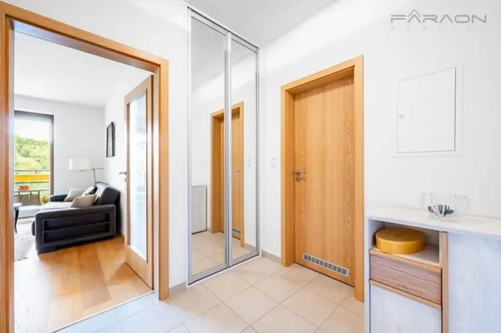 Pronájem bytu 2+kk, Praha - Hloubětín, Nademlejnská, 50 m2