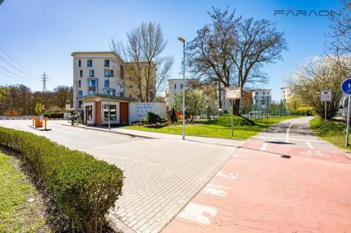 Pronájem bytu 2+kk, Praha - Hloubětín, Nademlejnská, 50 m2