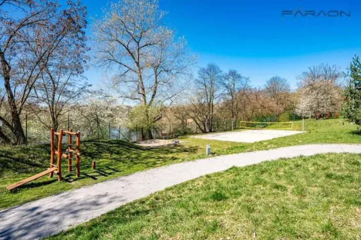 Pronájem bytu 2+kk, Praha - Hloubětín, Nademlejnská, 50 m2