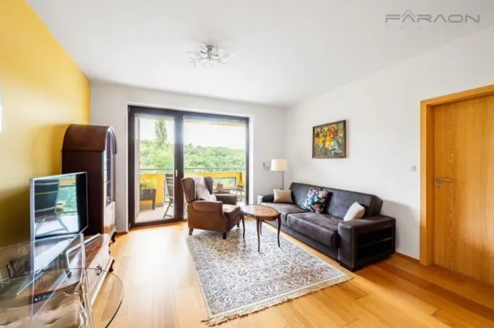 Pronájem bytu 2+kk, Praha - Hloubětín, Nademlejnská, 50 m2