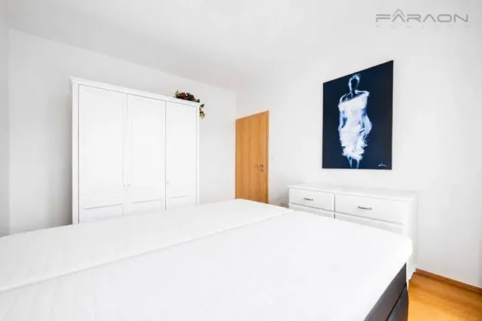 Pronájem bytu 2+kk, Praha - Hloubětín, Nademlejnská, 50 m2