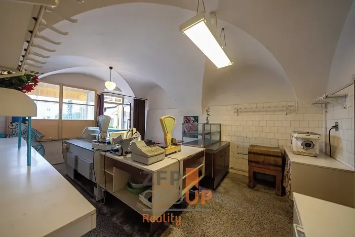 Prodej obchodního prostoru, Šatov, 470 m2