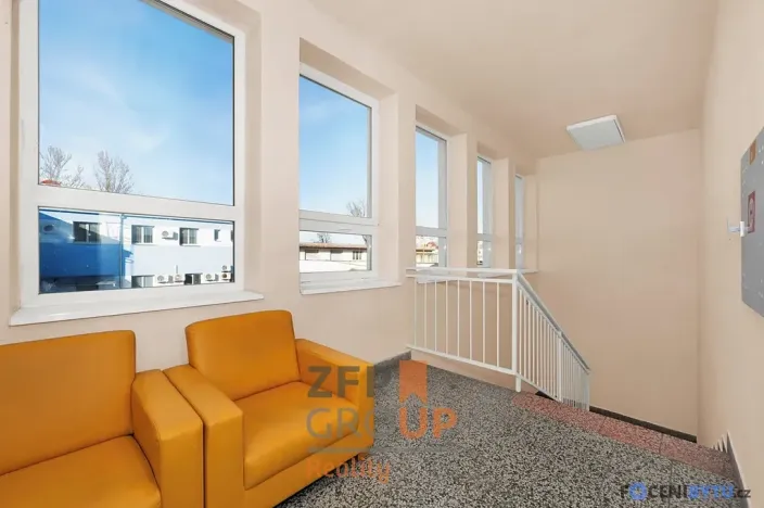 Prodej obchodního prostoru, Hodonín, Velkomoravská, 702 m2