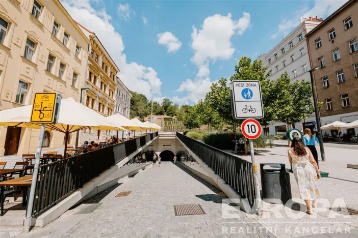 Pronájem bytu 2+1, Praha, Husitská, 67 m2