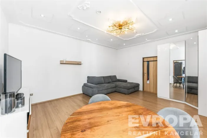 Pronájem bytu 2+1, Praha, Husitská, 67 m2