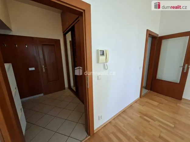 Pronájem bytu 1+kk, Praha - Břevnov, Na Petynce, 40 m2