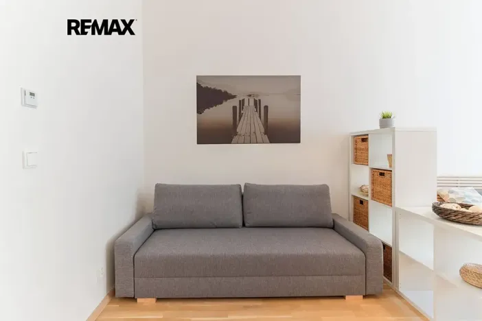 Pronájem bytu 1+kk, Praha - Smíchov, Zborovská, 35 m2