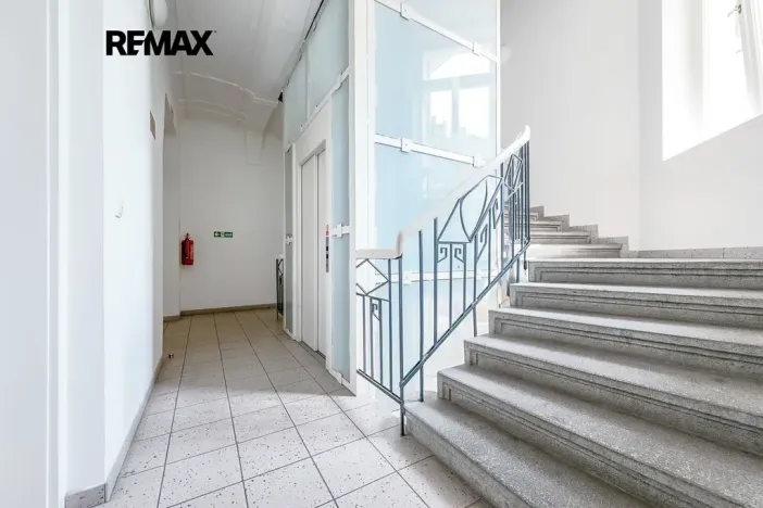 Pronájem bytu 1+kk, Praha - Smíchov, Zborovská, 35 m2