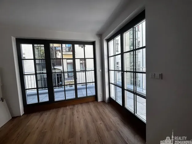 Pronájem bytu 1+kk, Praha - Vinohrady, Korunní, 27 m2