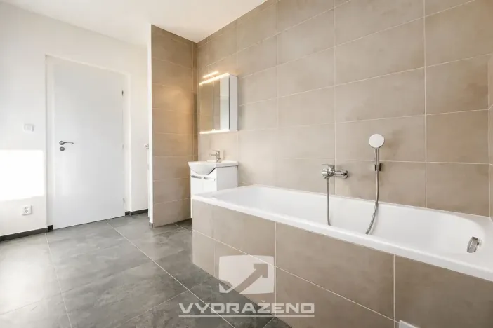 Prodej bytu 6+kk a větší, Stará Paka - Ústí, 300 m2