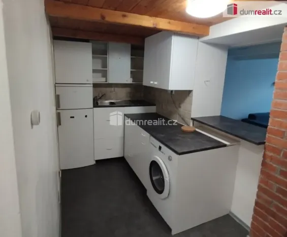 Pronájem bytu 1+1, Praha - Smíchov, Plzeňská, 34 m2