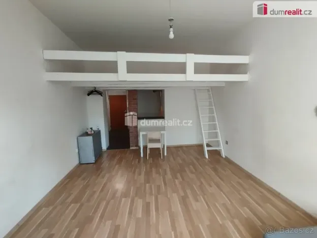 Pronájem bytu 1+1, Praha - Smíchov, Plzeňská, 34 m2