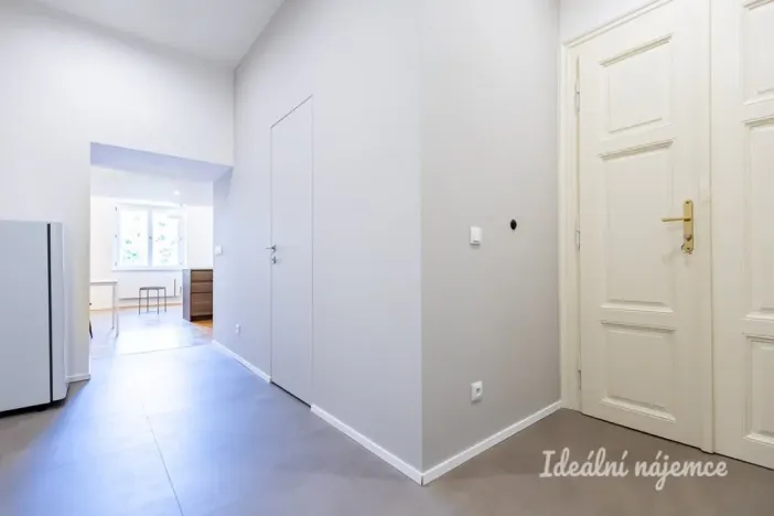Pronájem bytu 1+kk, Praha - Karlín, Karlínské náměstí, 48 m2