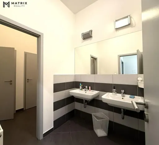 Pronájem obchodního prostoru, Praha - Čakovice, Cukrovarská, 468 m2