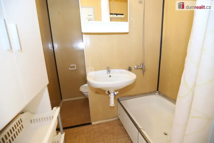 Pronájem bytu 1+kk, Karlovy Vary - Rybáře, U Koupaliště, 27 m2