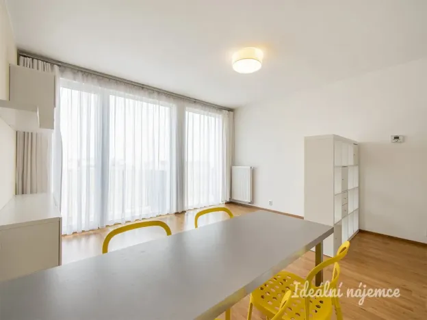Pronájem bytu 1+kk, Praha - Miškovice, Vrátenská, 43 m2