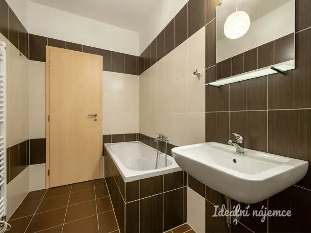 Pronájem bytu 1+kk, Praha - Miškovice, Vrátenská, 43 m2