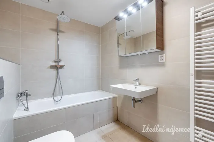 Pronájem bytu 1+kk, Praha - Modřany, Vrátnická, 40 m2