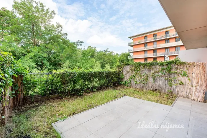 Pronájem bytu 1+kk, Praha - Modřany, Vrátnická, 40 m2