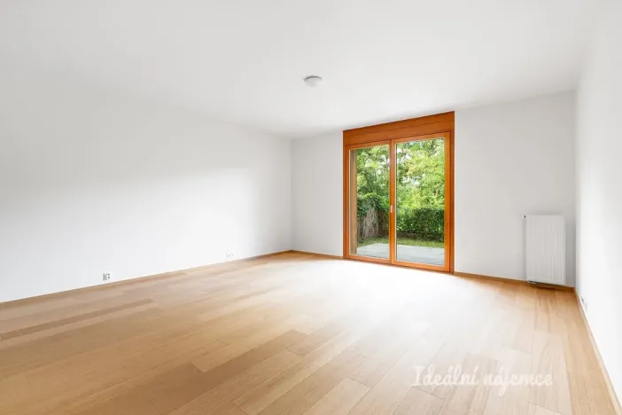 Pronájem bytu 1+kk, Praha - Modřany, Vrátnická, 40 m2