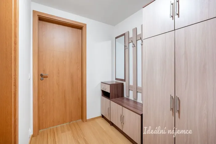 Pronájem bytu 1+kk, Praha - Modřany, Vrátnická, 40 m2