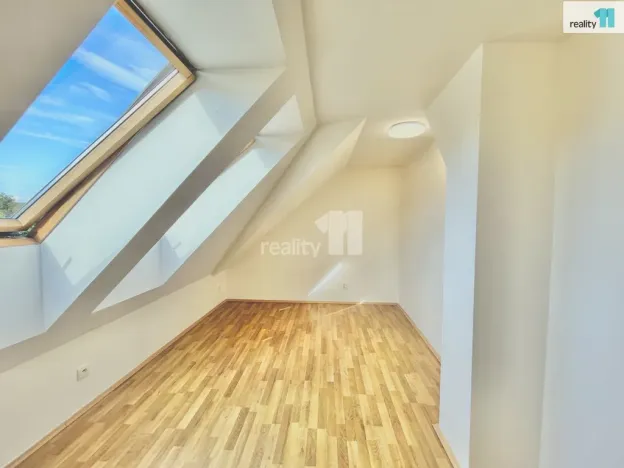 Pronájem bytu 3+kk, Praha - Hrdlořezy, Českobrodská, 65 m2