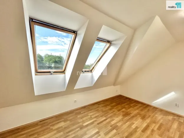 Pronájem bytu 3+kk, Praha - Hrdlořezy, Českobrodská, 65 m2