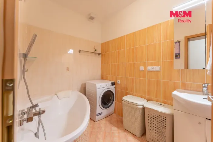 Prodej bytu 4+kk, Milovice - Mladá, Kaštanová, 91 m2