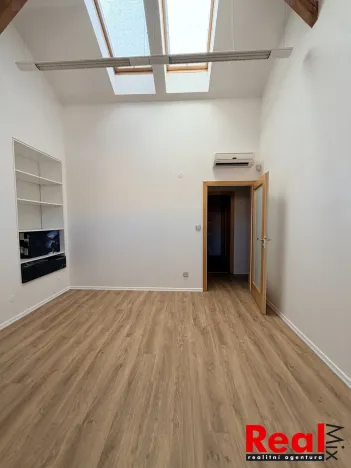 Pronájem kanceláře, Brno - Ponava, Štefánikova, 13 m2