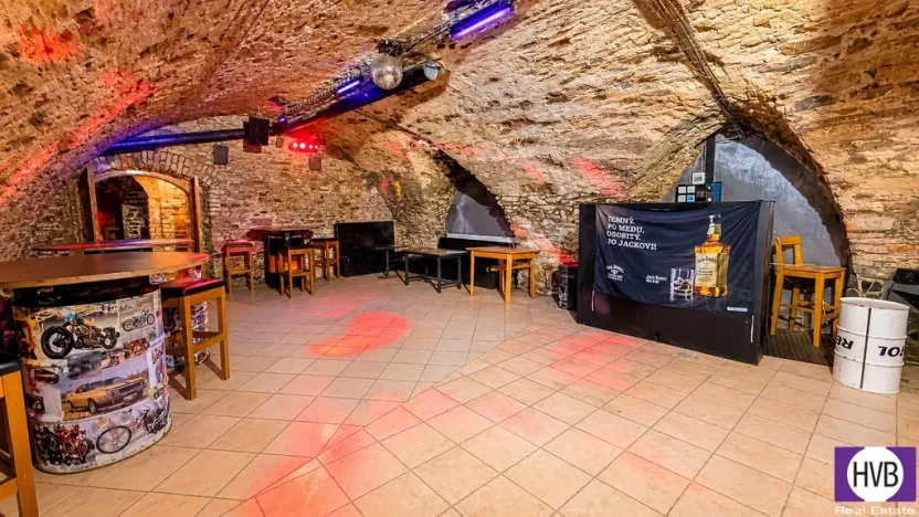 Prodej komerční nemovitosti, Čáslav, nám. Jana Žižky z Trocnova, 360 m2