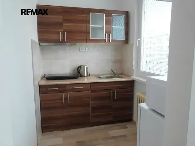 Pronájem bytu 1+kk, Praha - Modřany, Rodopská, 33 m2