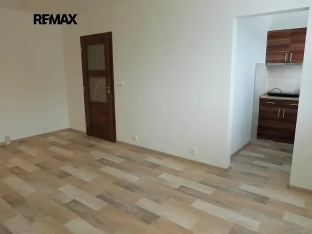 Pronájem bytu 1+kk, Praha - Modřany, Rodopská, 33 m2