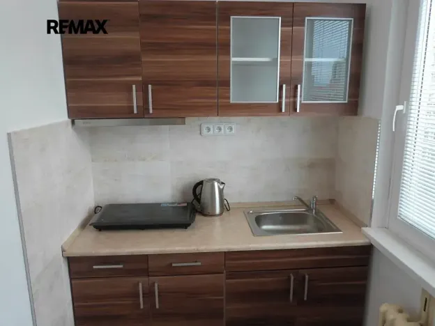 Pronájem bytu 1+kk, Praha - Modřany, Rodopská, 33 m2