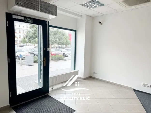 Pronájem obchodního prostoru, Hlučín, Mírové náměstí, 127 m2