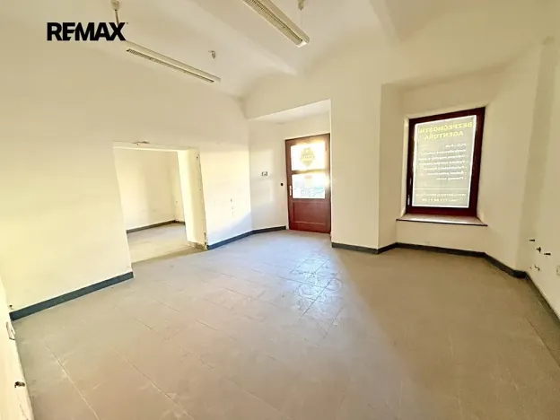 Pronájem obchodního prostoru, Chrudim, Resselovo náměstí, 72 m2