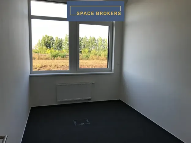 Pronájem skladu, Syrovice, 2421 m2