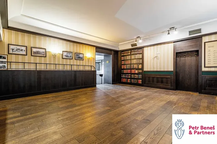 Prodej obchodního prostoru, Rakovník, Husovo náměstí, 1100 m2