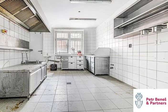 Prodej obchodního prostoru, Rakovník, Husovo náměstí, 1100 m2