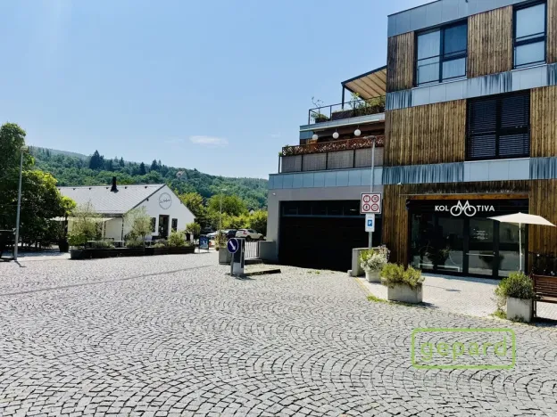 Pronájem garážového stání, Dobřichovice, Anežky České, 13 m2