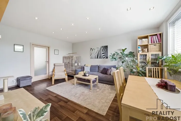 Prodej bytu 3+1, Olomouc - Neředín, Stiborova, 71 m2