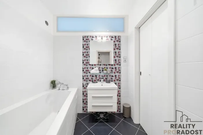 Prodej bytu 3+1, Olomouc - Neředín, Stiborova, 71 m2