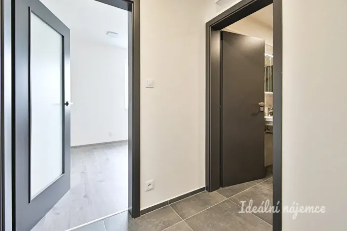 Pronájem bytu 1+kk, Brno, Křepelčí, 33 m2