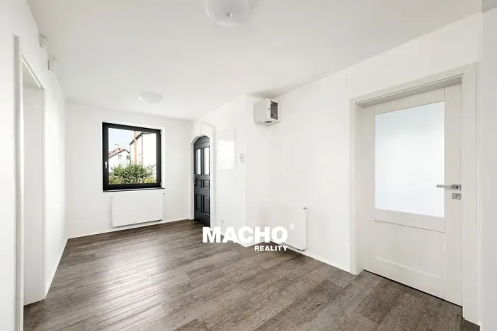 Pronájem rodinného domu, Kosoř, Školská, 380 m2