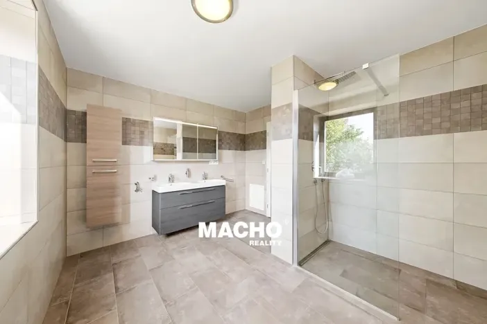 Pronájem rodinného domu, Kosoř, Školská, 380 m2