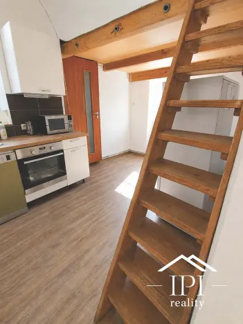 Pronájem bytu 1+1, Praha - Malá Strana, Říční, 47 m2