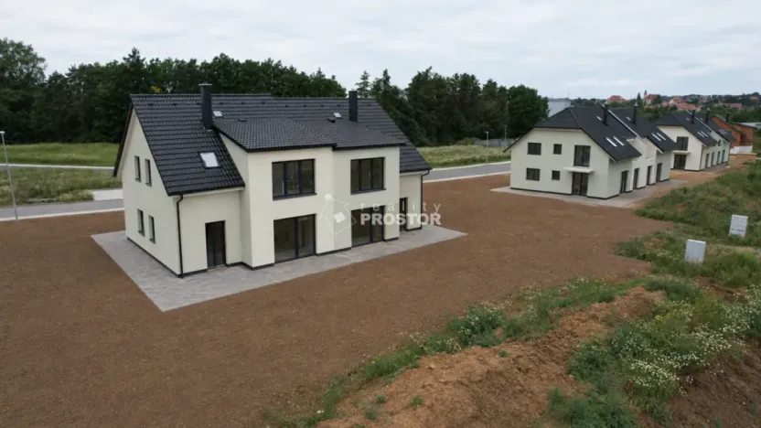 Prodej bytu 2+kk, Nučice, U zastávky, 73 m2