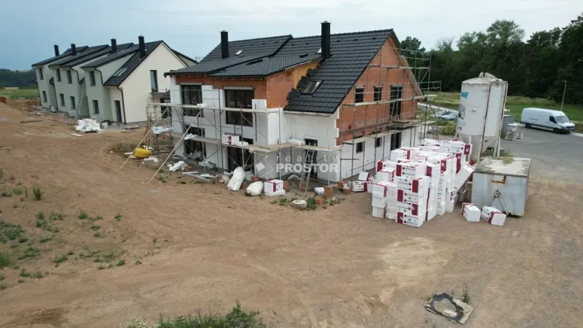 Prodej bytu 2+kk, Nučice, U zastávky, 73 m2