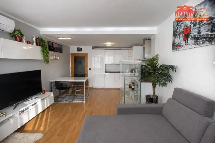 Prodej bytu 2+kk, Praha - Uhříněves, Nové náměstí, 57 m2