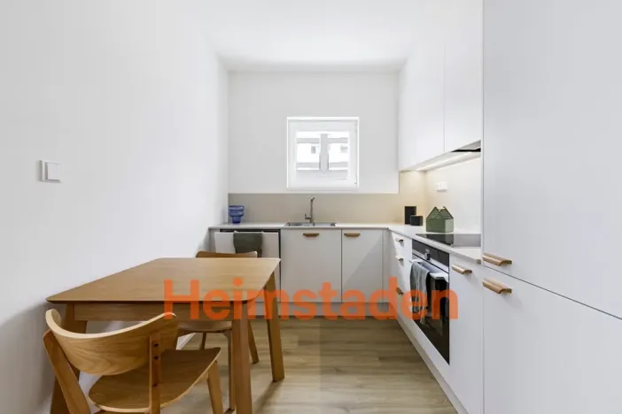 Pronájem bytu 2+1, Praha - Holešovice, U Pergamenky, 61 m2